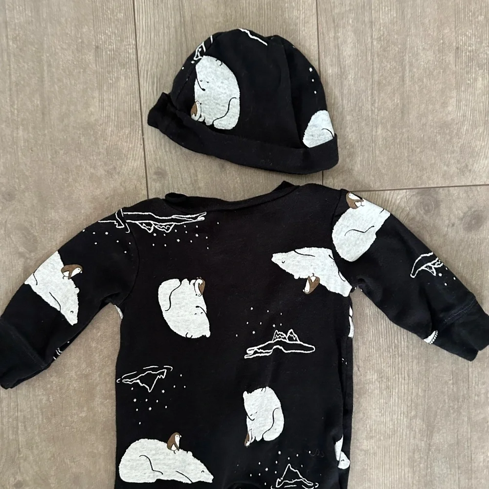 Carter’s 3 month sleep & play set zip footies and cap matching outfit set